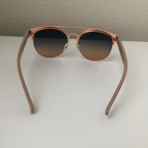 Jessica Simpson Sunglasses - Picture 4 of 6